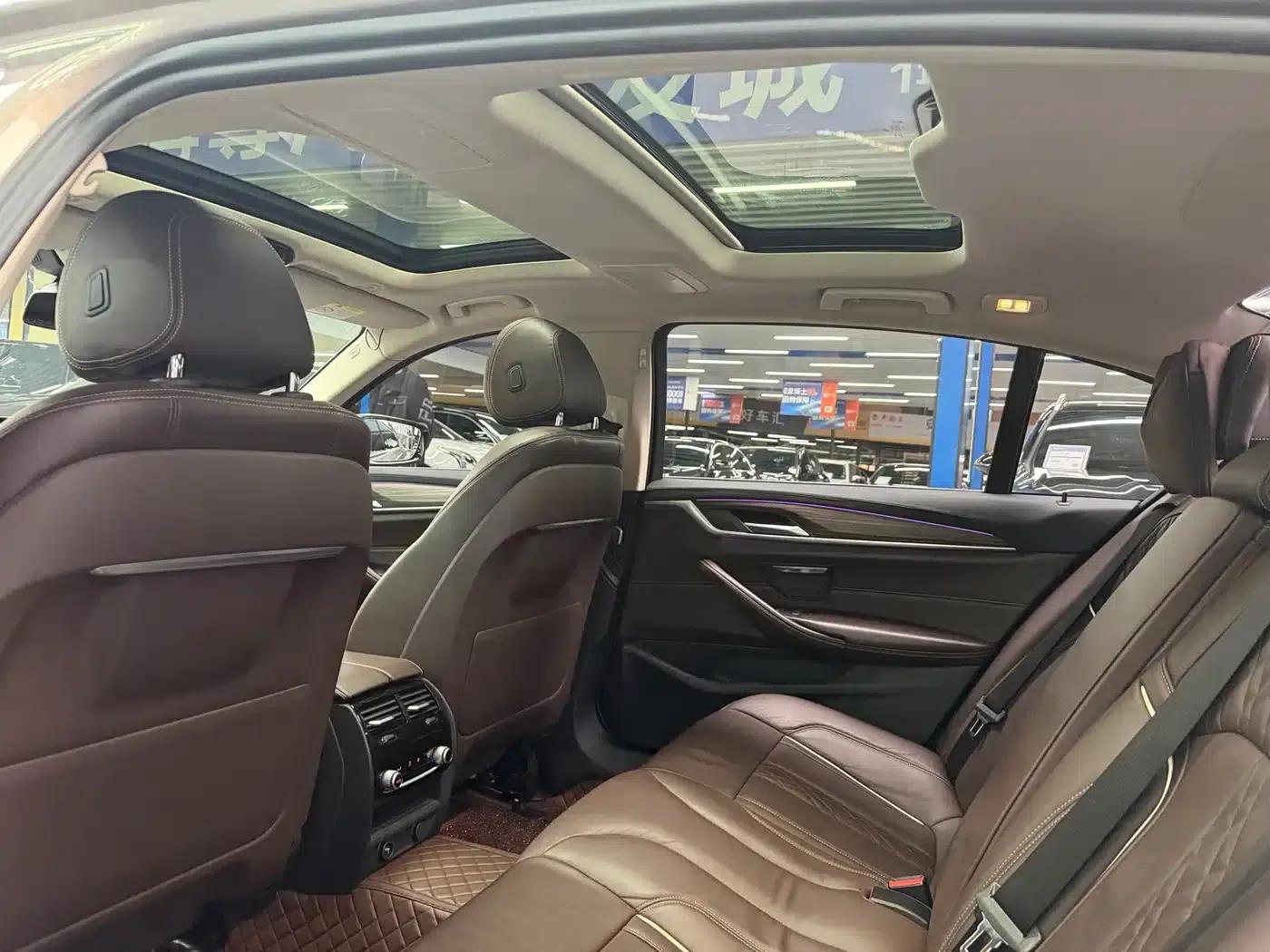 BMW 5 Series PHEV 2019 530Le Luxury Package — миниатюра 15