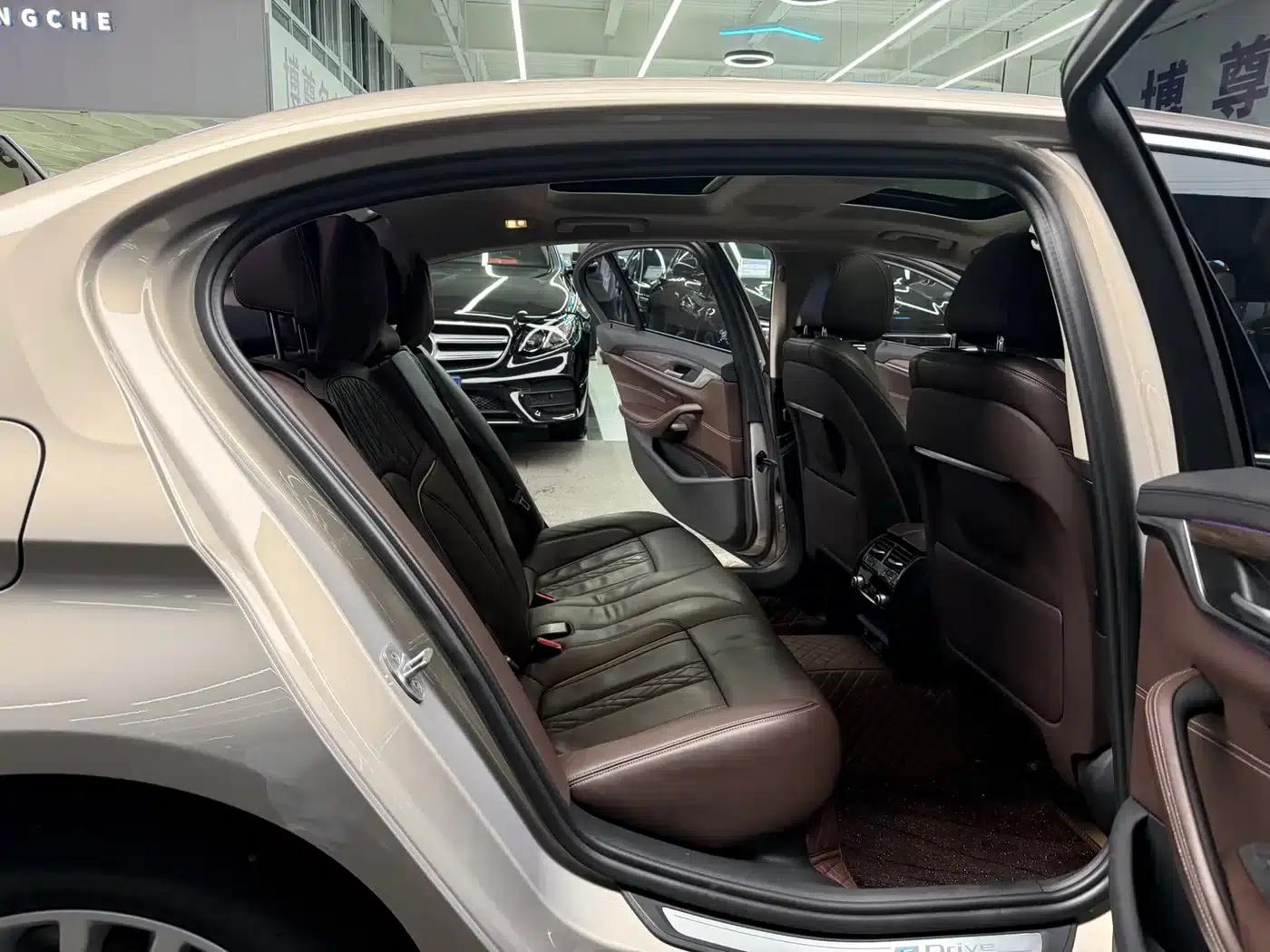 BMW 5 Series PHEV 2019 530Le Luxury Package — миниатюра 17