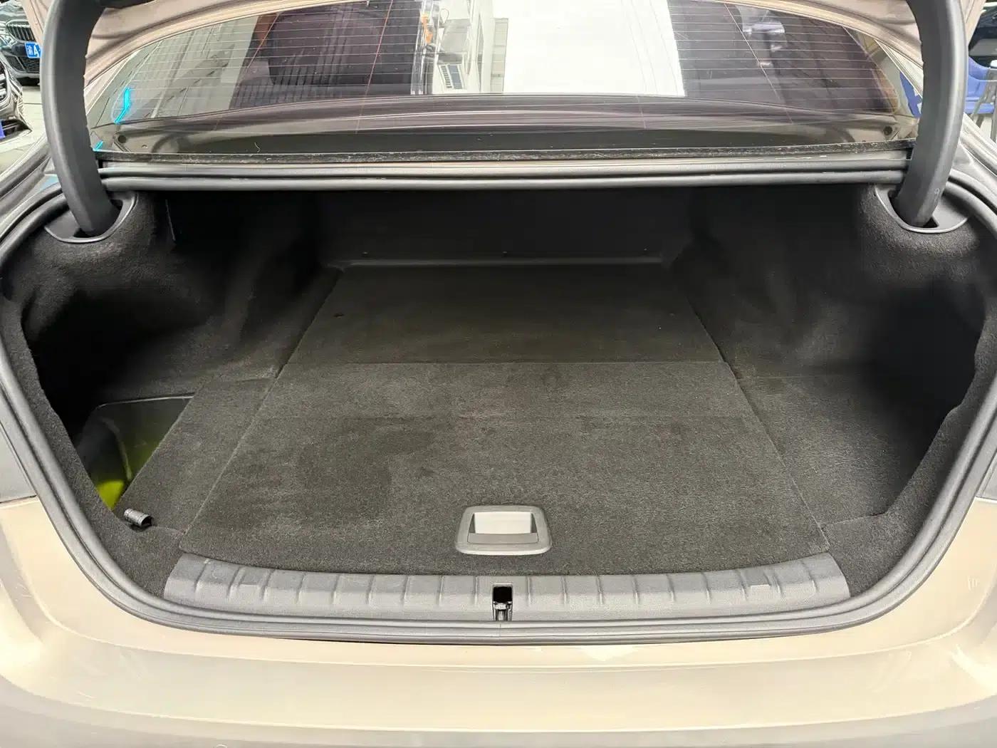 BMW 5 Series PHEV 2019 530Le Luxury Package — миниатюра 18