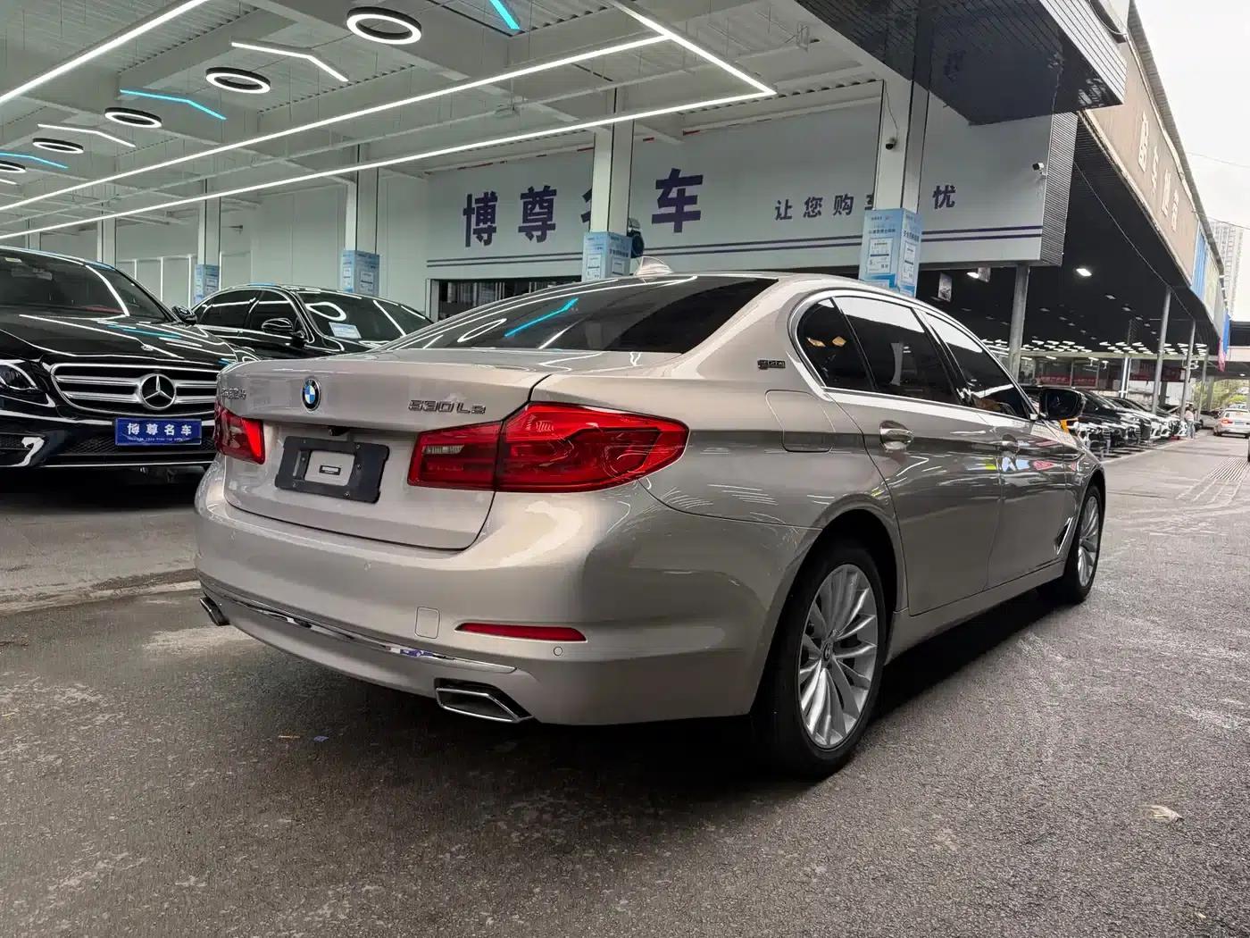 BMW 5 Series PHEV 2019 530Le Luxury Package — миниатюра 21