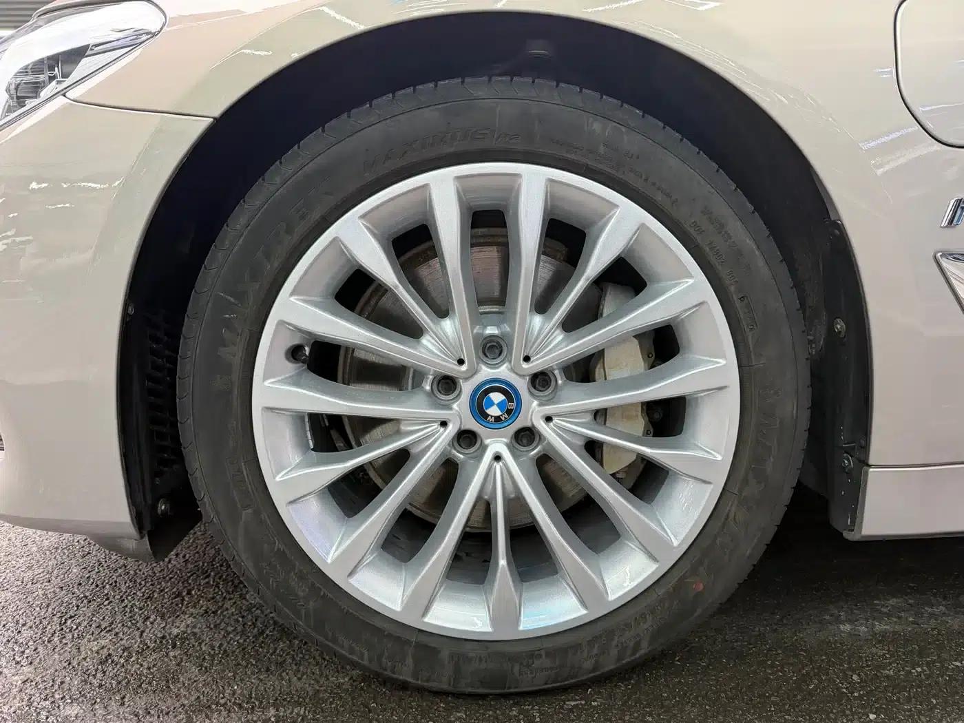 BMW 5 Series PHEV 2019 530Le Luxury Package — миниатюра 5