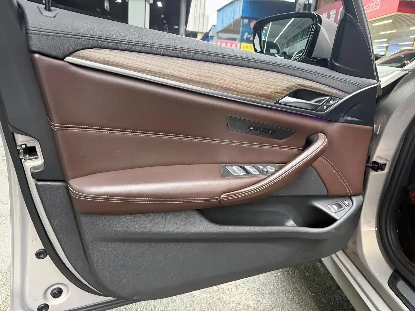 BMW 5 Series PHEV 2019 530Le Luxury Package — миниатюра 7