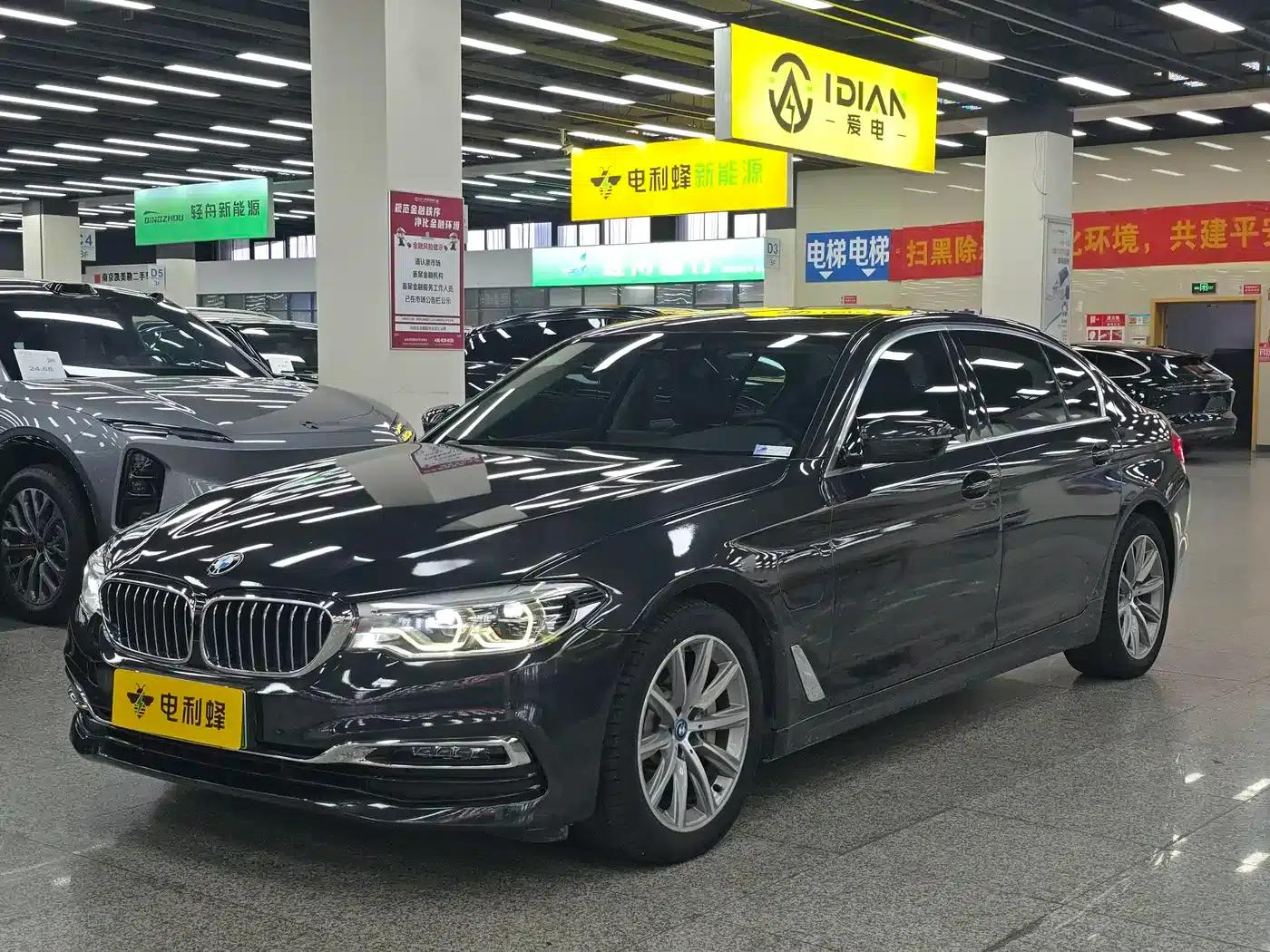 BMW 5 Series PHEV 2019 530Le Luxury Package — миниатюра 1