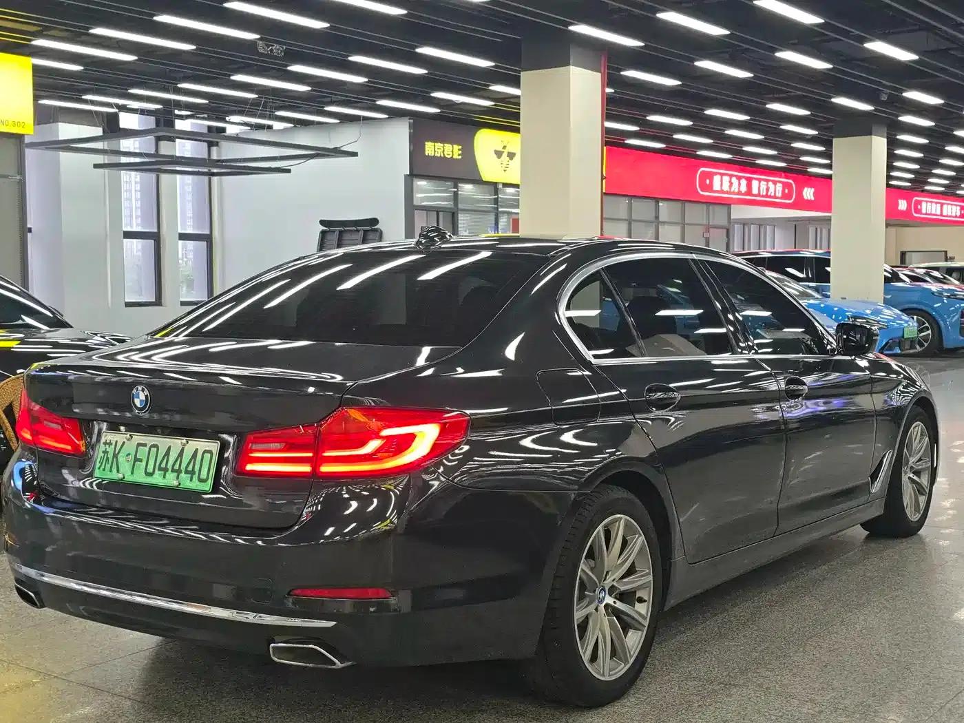 BMW 5 Series PHEV 2019 530Le Luxury Package — миниатюра 6