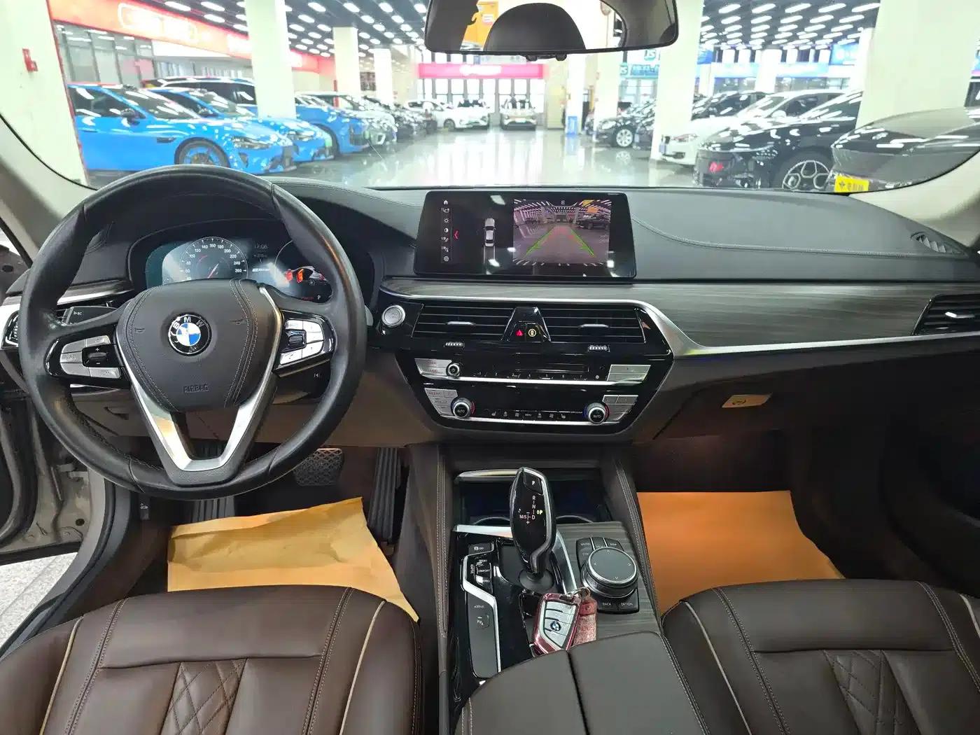 BMW 5 Series PHEV 2019 530Le Luxury Package — миниатюра 9