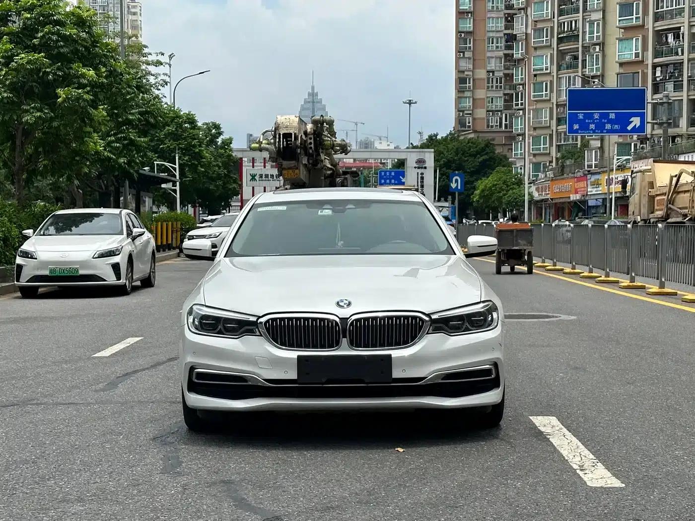 BMW 5 Series PHEV 2020 Mileage Upgrade Edition 530Le Luxury Package — миниатюра 2