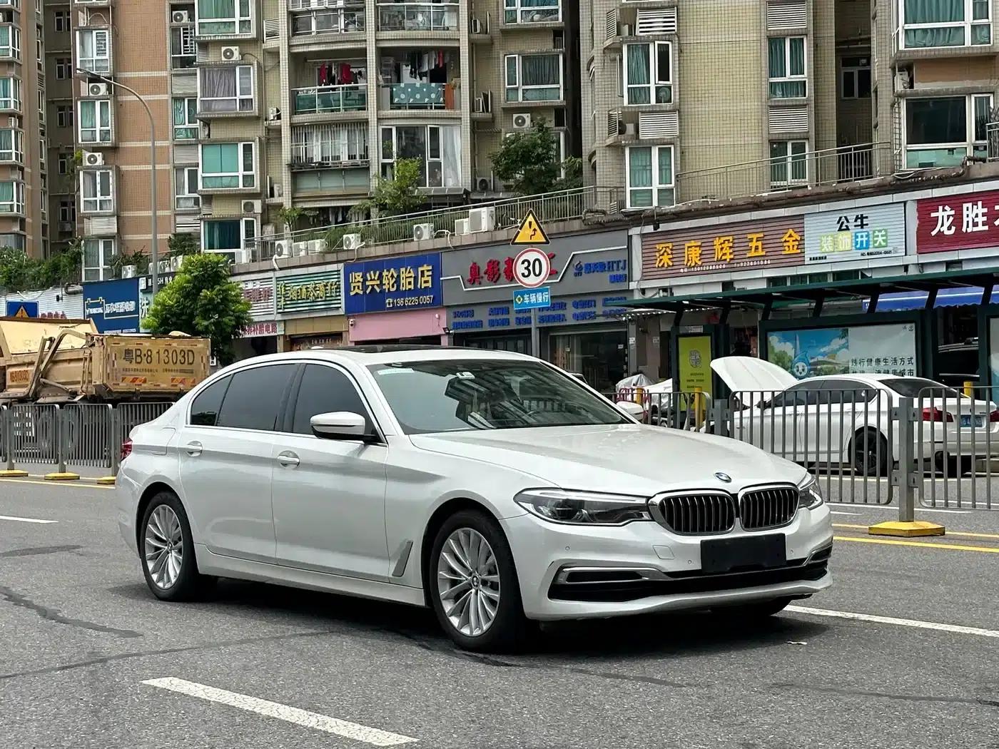 BMW 5 Series PHEV 2020 Mileage Upgrade Edition 530Le Luxury Package — миниатюра 3