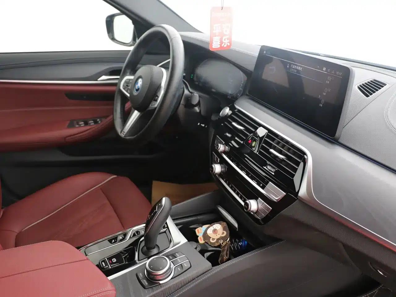 BMW 5 Series PHEV 2022 535Le M Sport Package — миниатюра 11