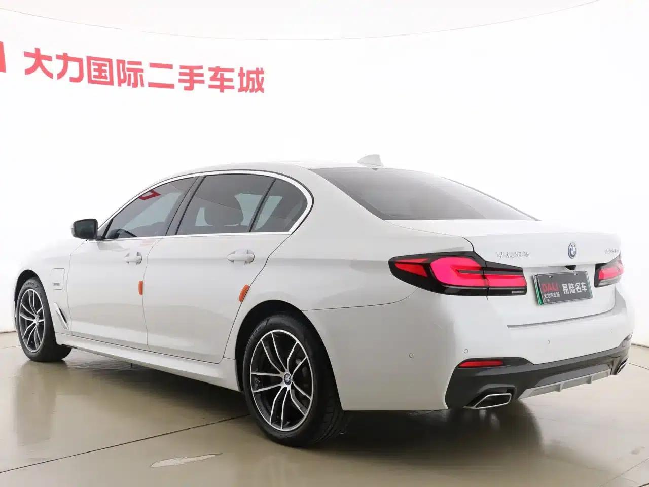 BMW 5 Series PHEV 2022 535Le M Sport Package — миниатюра 15