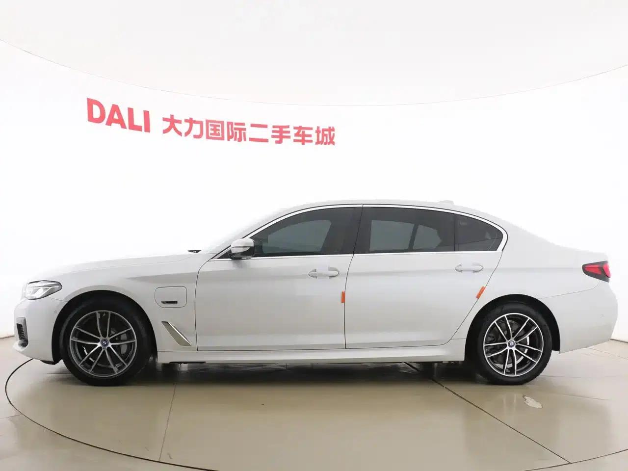 BMW 5 Series PHEV 2022 535Le M Sport Package — миниатюра 5