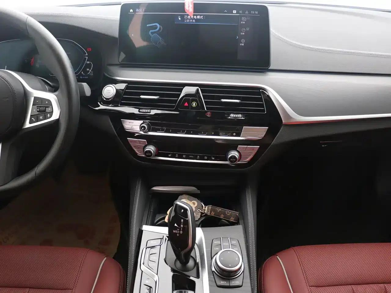 BMW 5 Series PHEV 2022 535Le M Sport Package — миниатюра 7