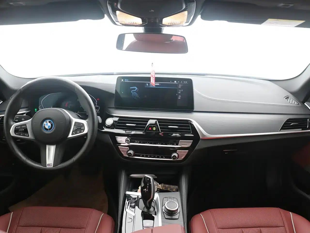 BMW 5 Series PHEV 2022 535Le M Sport Package — миниатюра 10