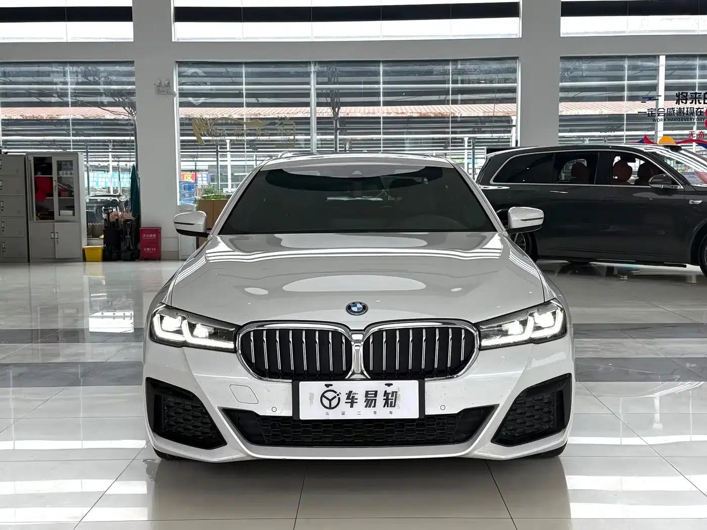 BMW 5 Series PHEV 2022 535Le M Sport Package — миниатюра 2