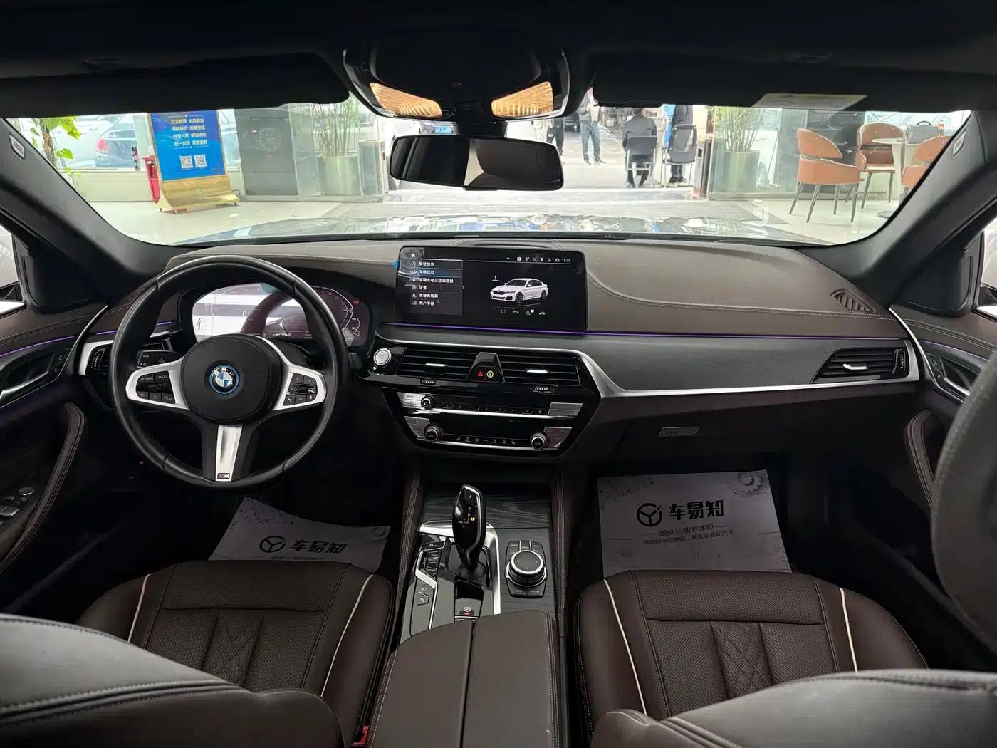 BMW 5 Series PHEV 2022 535Le M Sport Package — миниатюра 11
