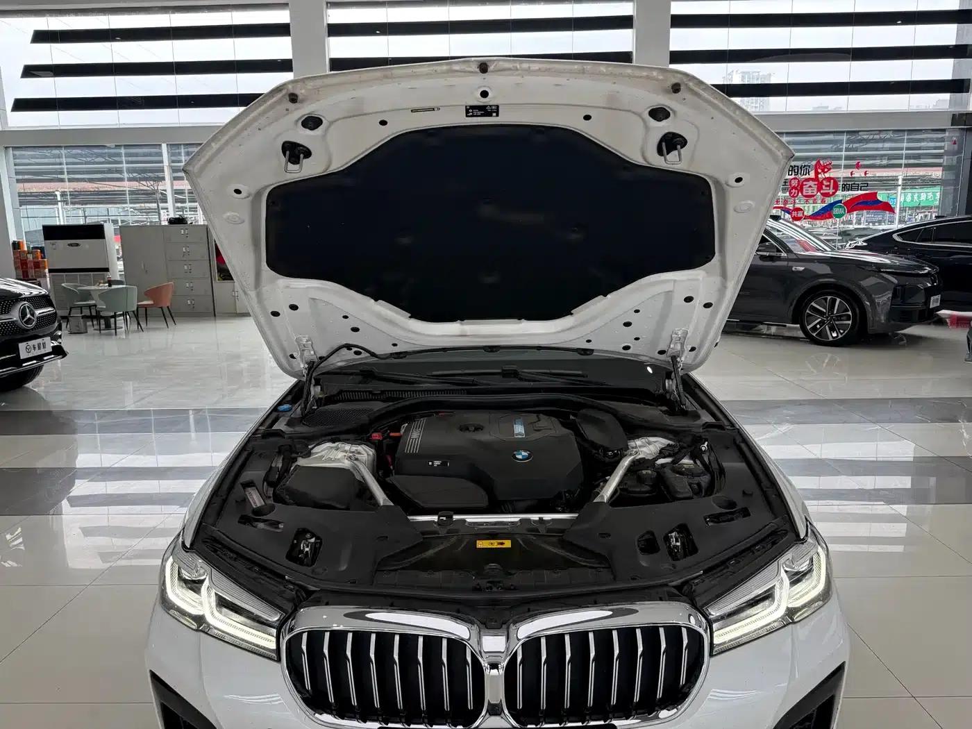 BMW 5 Series PHEV 2022 535Le M Sport Package — миниатюра 15
