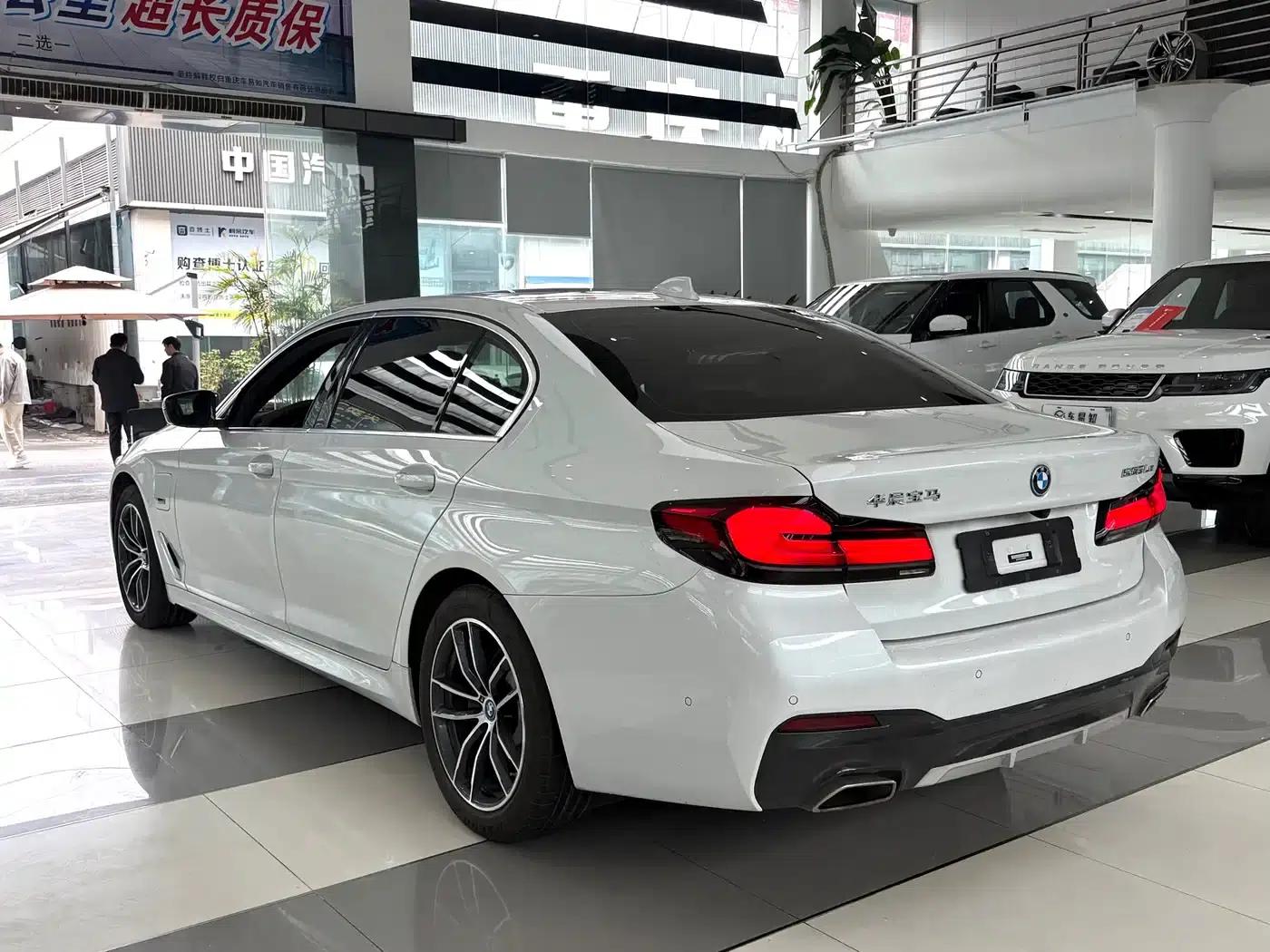 BMW 5 Series PHEV 2022 535Le M Sport Package — миниатюра 16