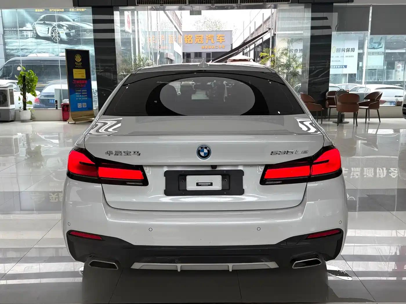 BMW 5 Series PHEV 2022 535Le M Sport Package — миниатюра 17
