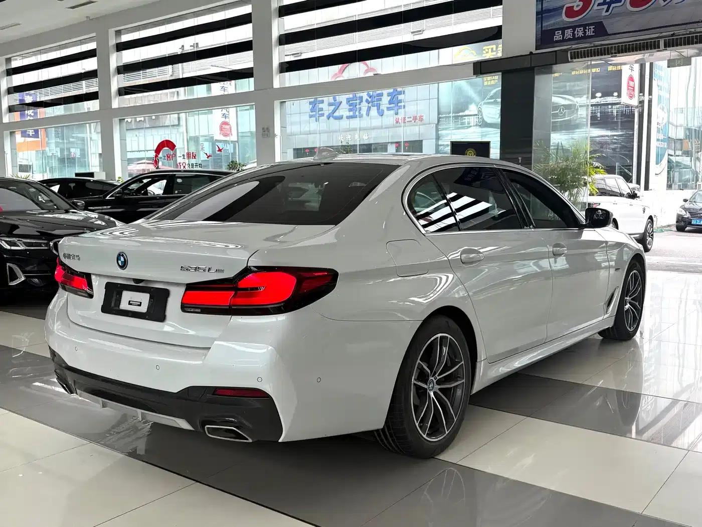 BMW 5 Series PHEV 2022 535Le M Sport Package — миниатюра 18