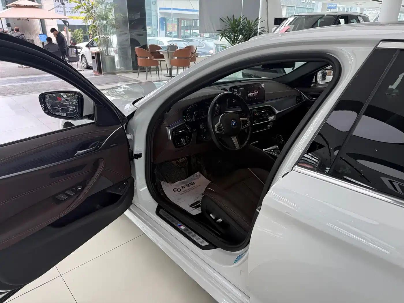 BMW 5 Series PHEV 2022 535Le M Sport Package — миниатюра 4