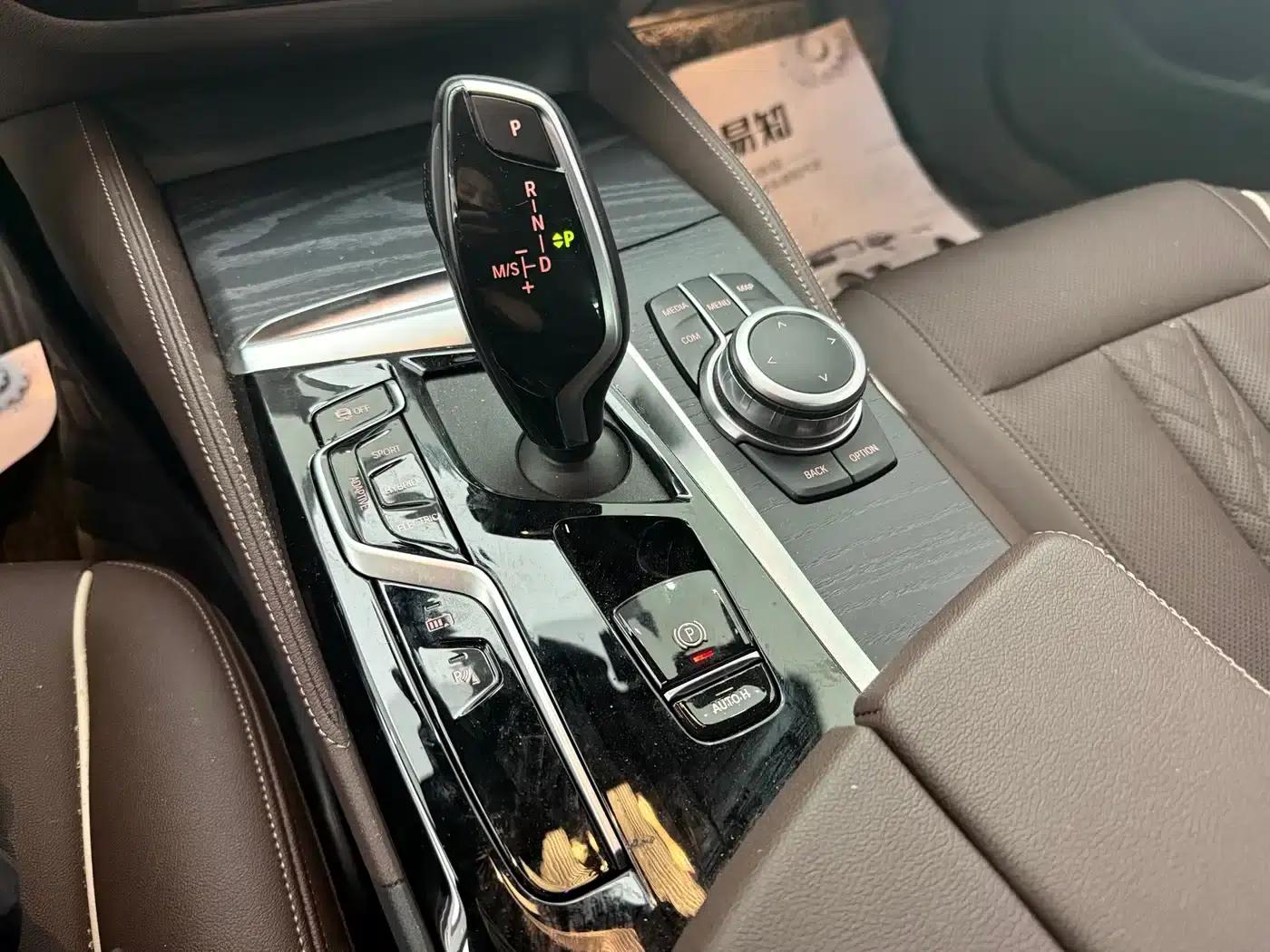 BMW 5 Series PHEV 2022 535Le M Sport Package — миниатюра 8