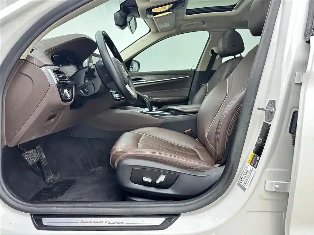 BMW 5 Series PHEV 2020 530Le Luxury Package — миниатюра 6