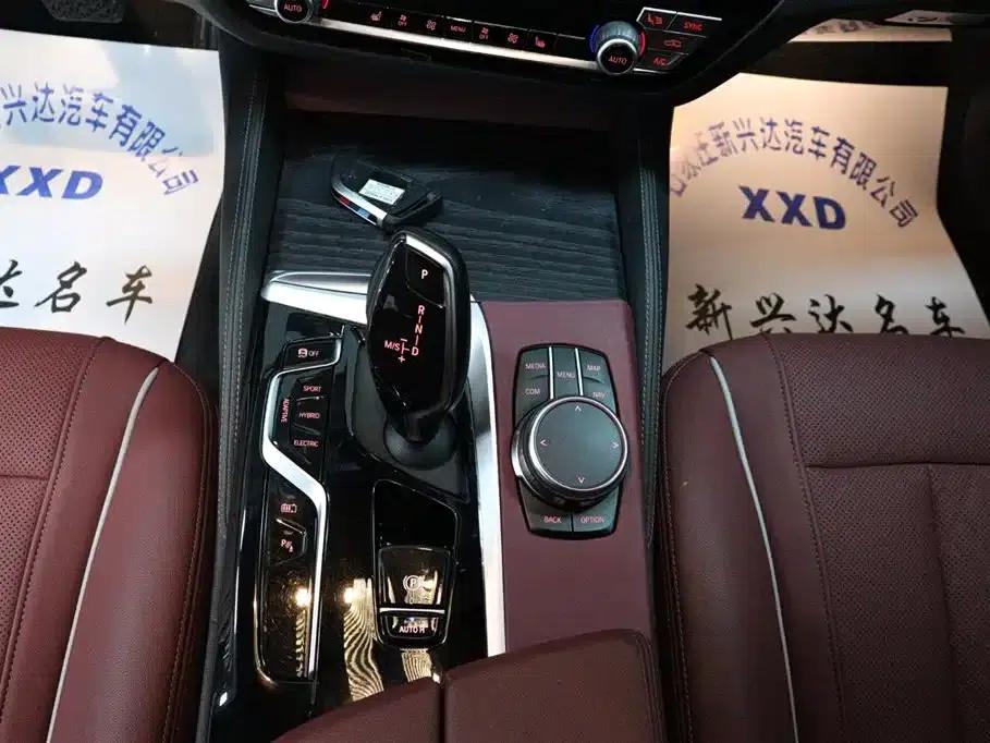 BMW 5 Series PHEV 2022 535Le M Sport Package — миниатюра 12