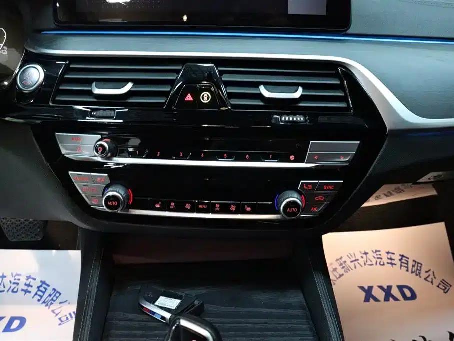 BMW 5 Series PHEV 2022 535Le M Sport Package — миниатюра 13
