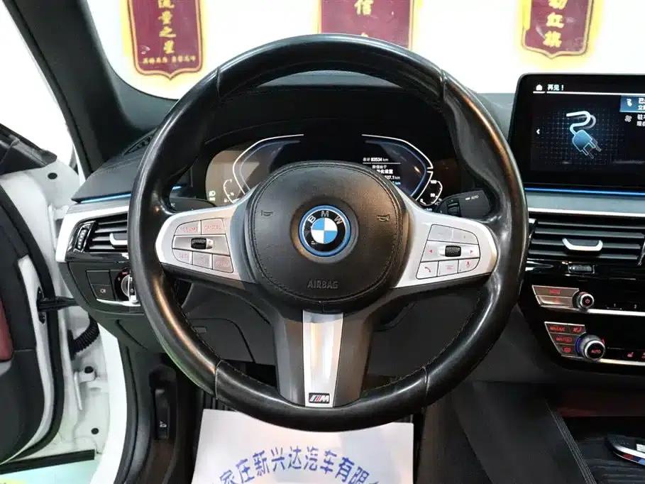 BMW 5 Series PHEV 2022 535Le M Sport Package — миниатюра 16