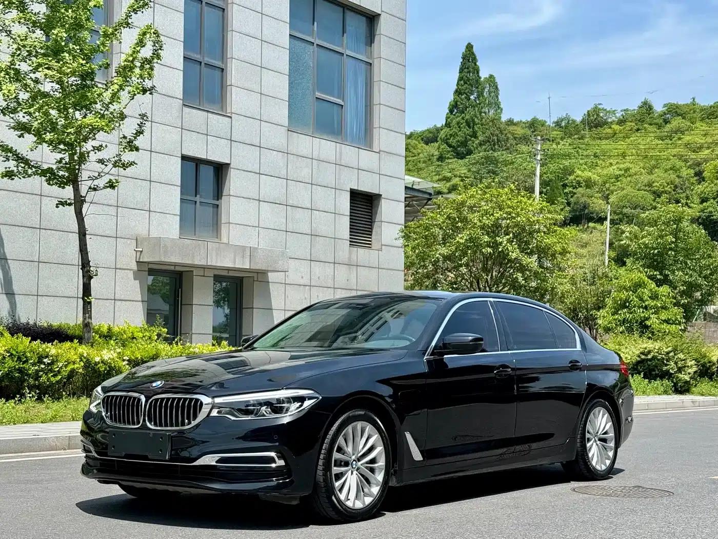 BMW 5 Series PHEV 2020 530Le Luxury Package — миниатюра 1