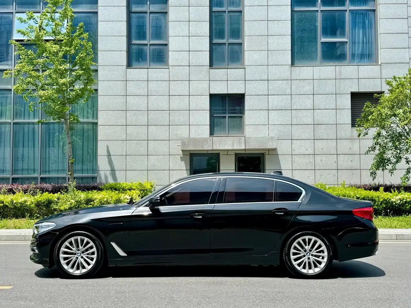 BMW 5 Series PHEV 2020 530Le Luxury Package — миниатюра 11