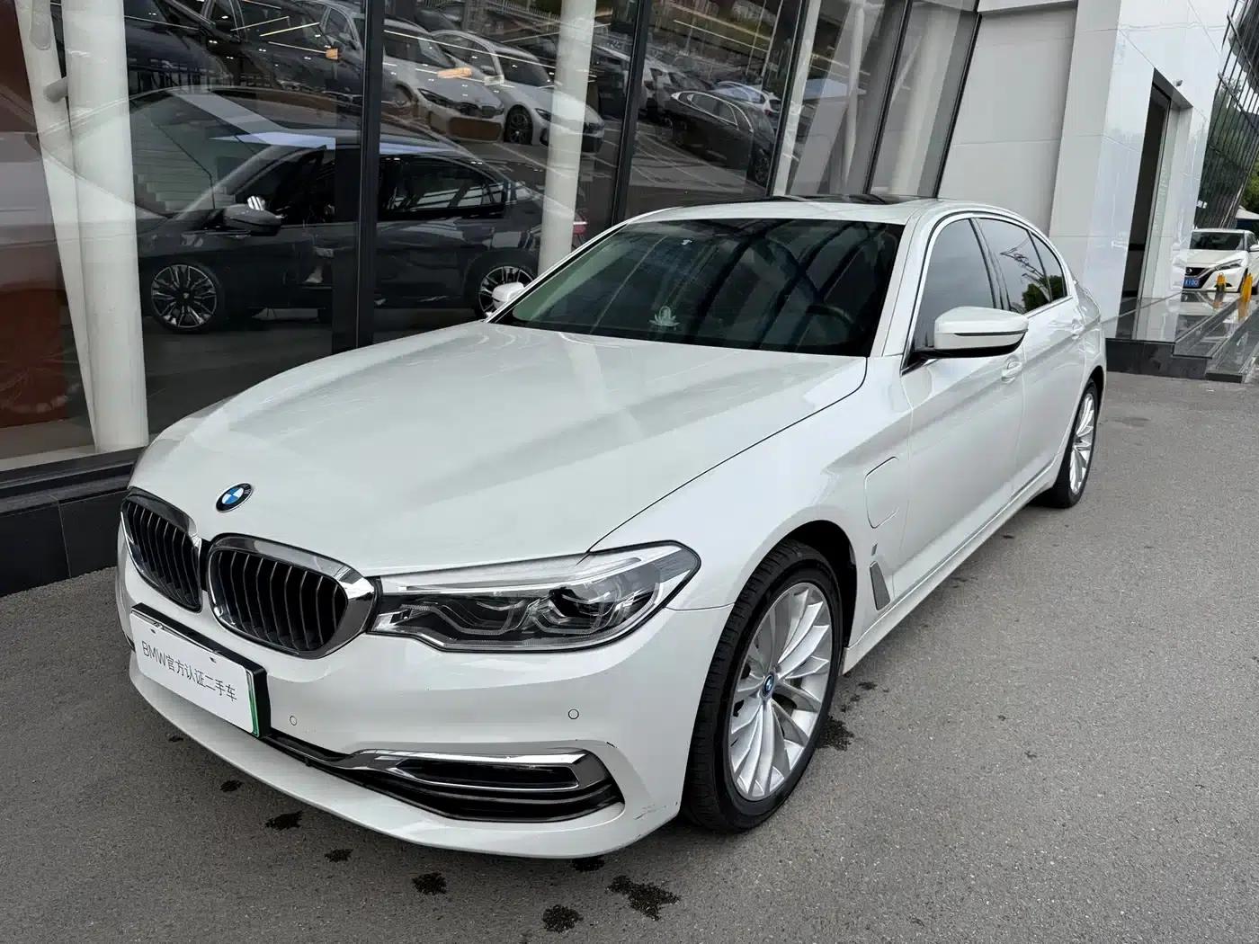 BMW 5 Series PHEV 2019 530Le Luxury Package — миниатюра 1