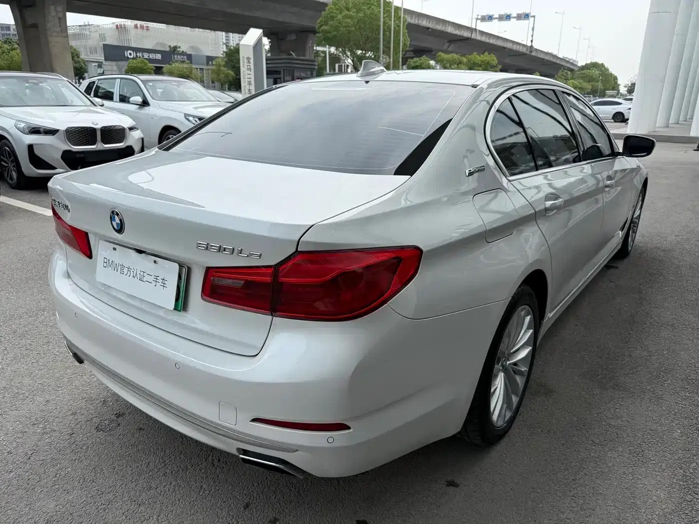 BMW 5 Series PHEV 2019 530Le Luxury Package — миниатюра 11
