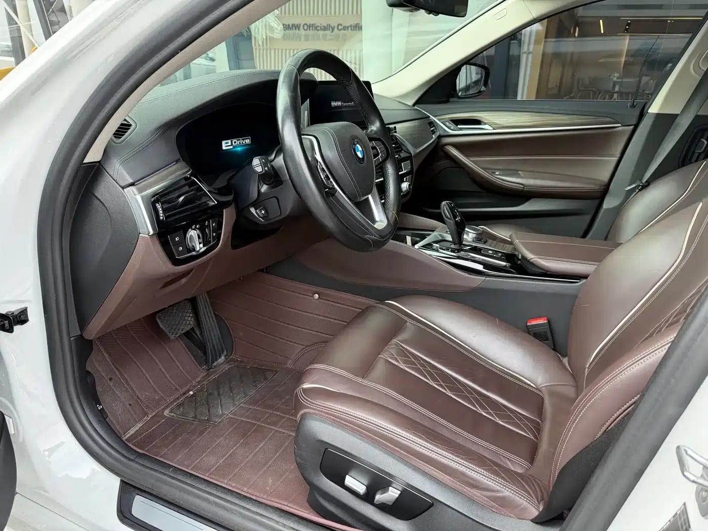 BMW 5 Series PHEV 2019 530Le Luxury Package — миниатюра 4