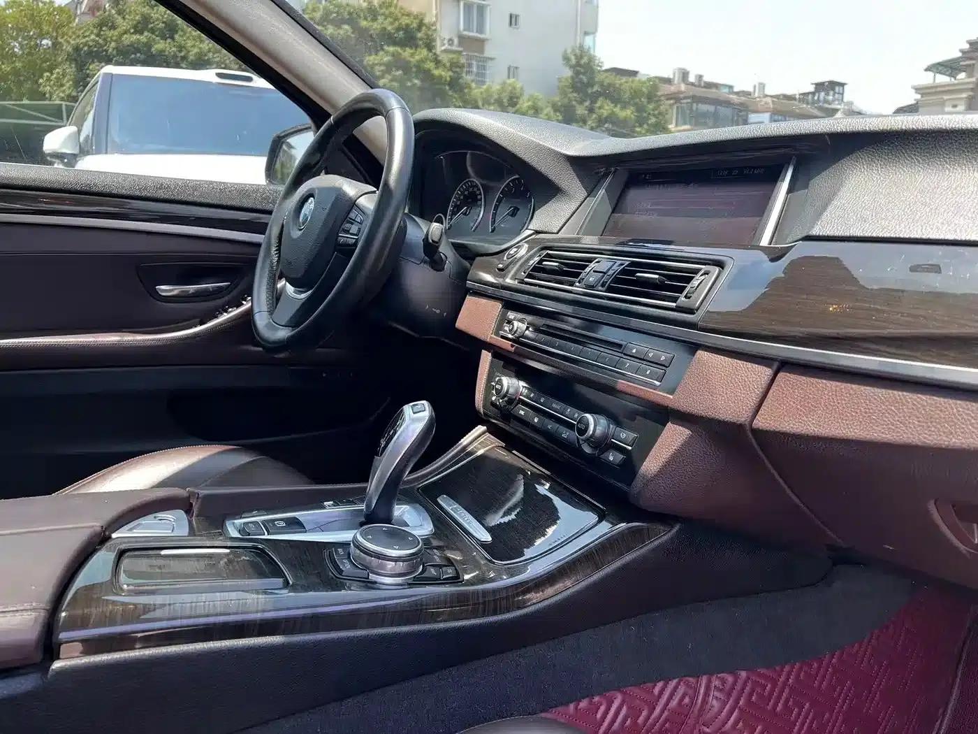 BMW 5 Series PHEV 2017 530Le — миниатюра 16