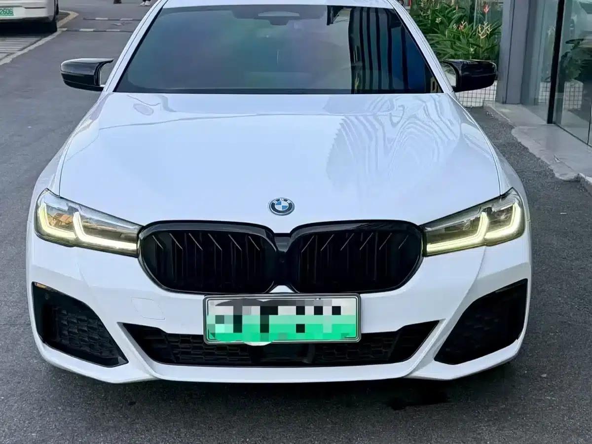 BMW 5 Series PHEV 2022 Facelift 535Le Pioneer Edition M Sport Package — миниатюра 1