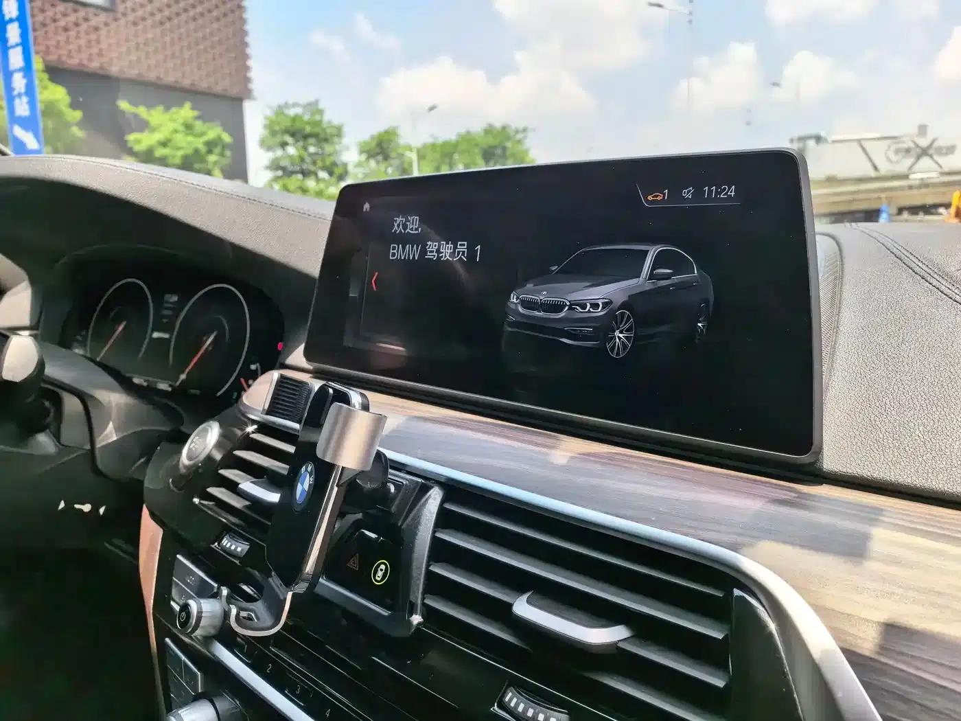 BMW 5 Series PHEV 2019 530Le Luxury Package — миниатюра 11
