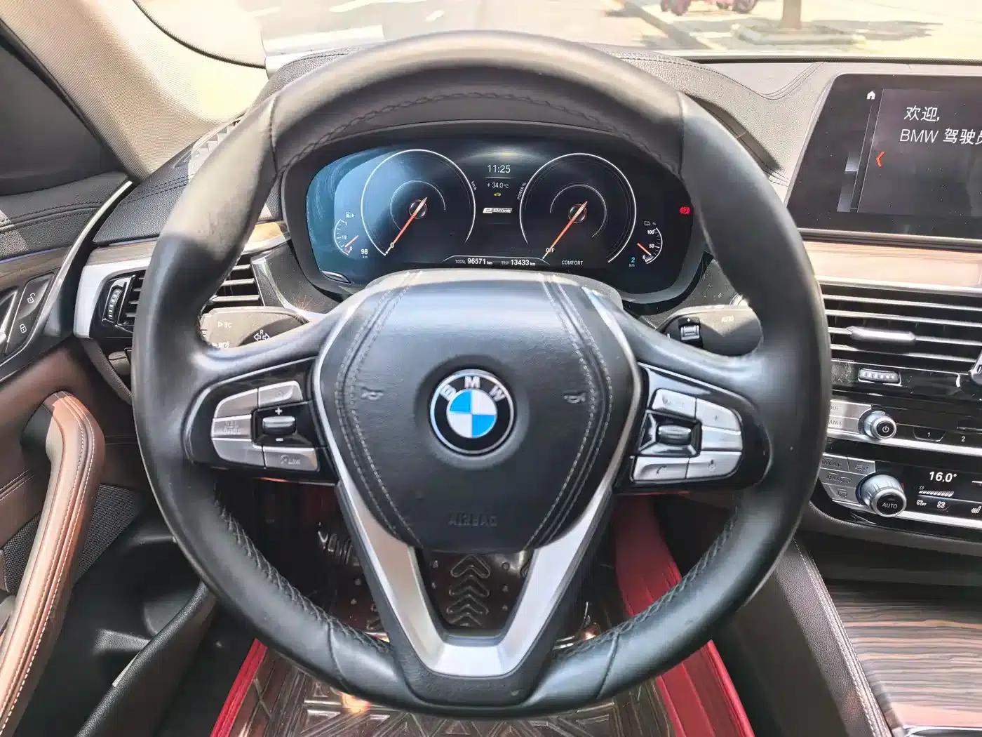 BMW 5 Series PHEV 2019 530Le Luxury Package — миниатюра 14