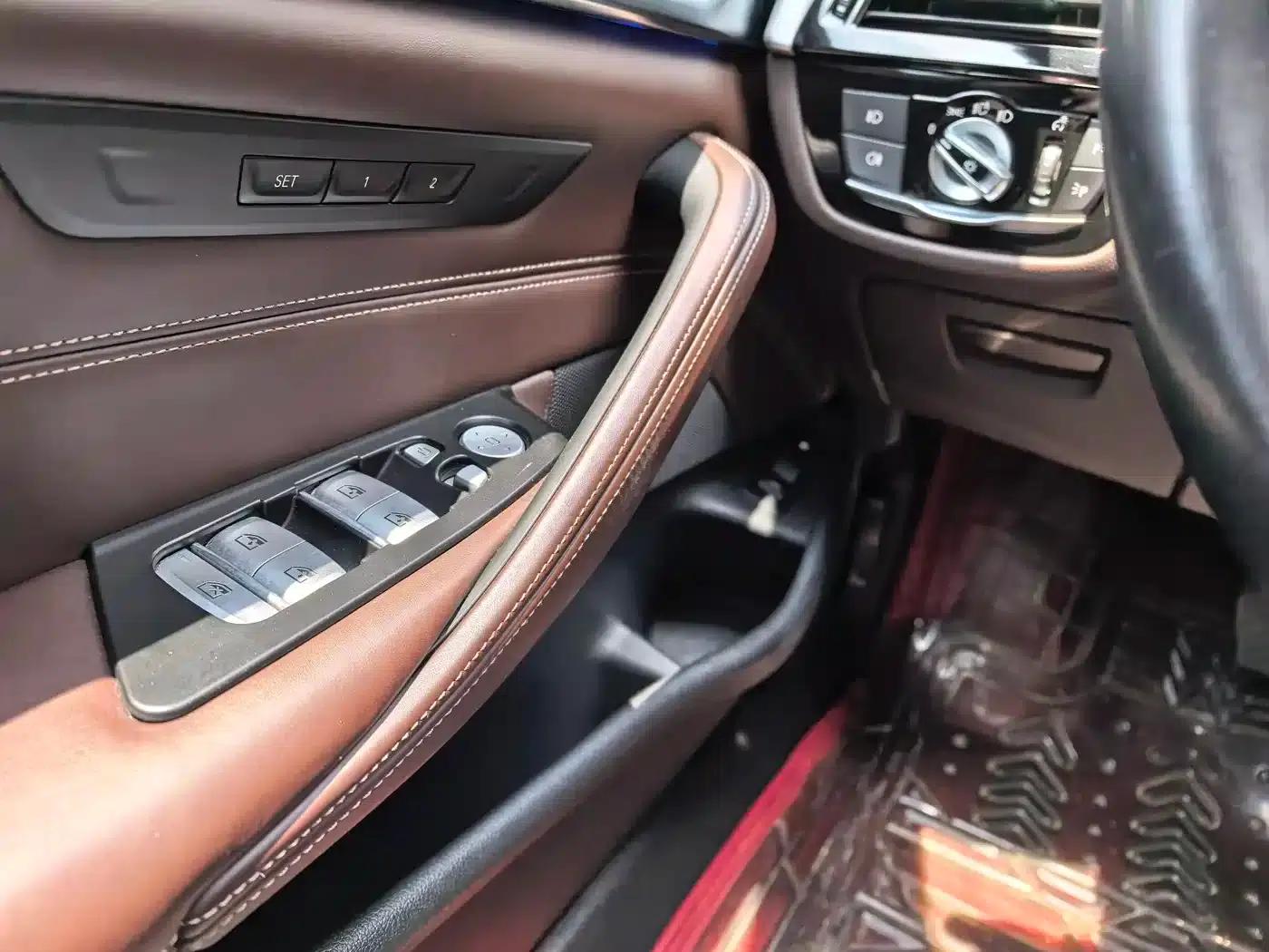 BMW 5 Series PHEV 2019 530Le Luxury Package — миниатюра 15