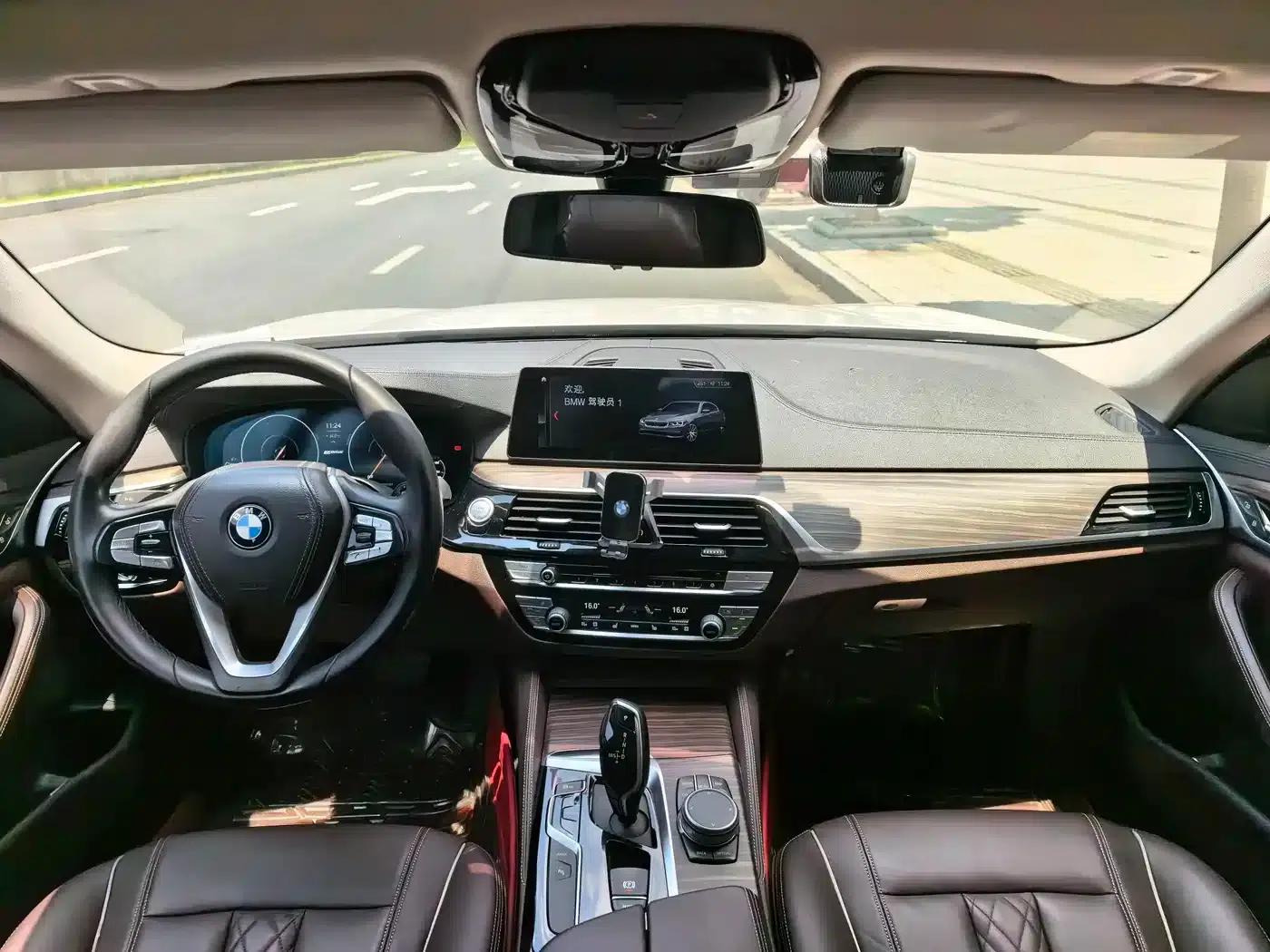 BMW 5 Series PHEV 2019 530Le Luxury Package — миниатюра 16