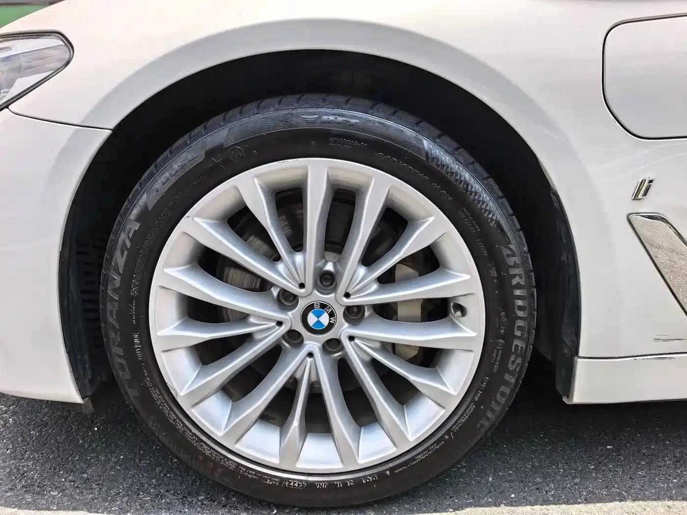 BMW 5 Series PHEV 2019 530Le Luxury Package — миниатюра 6