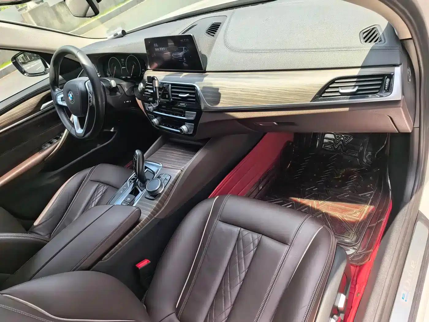 BMW 5 Series PHEV 2019 530Le Luxury Package — миниатюра 10