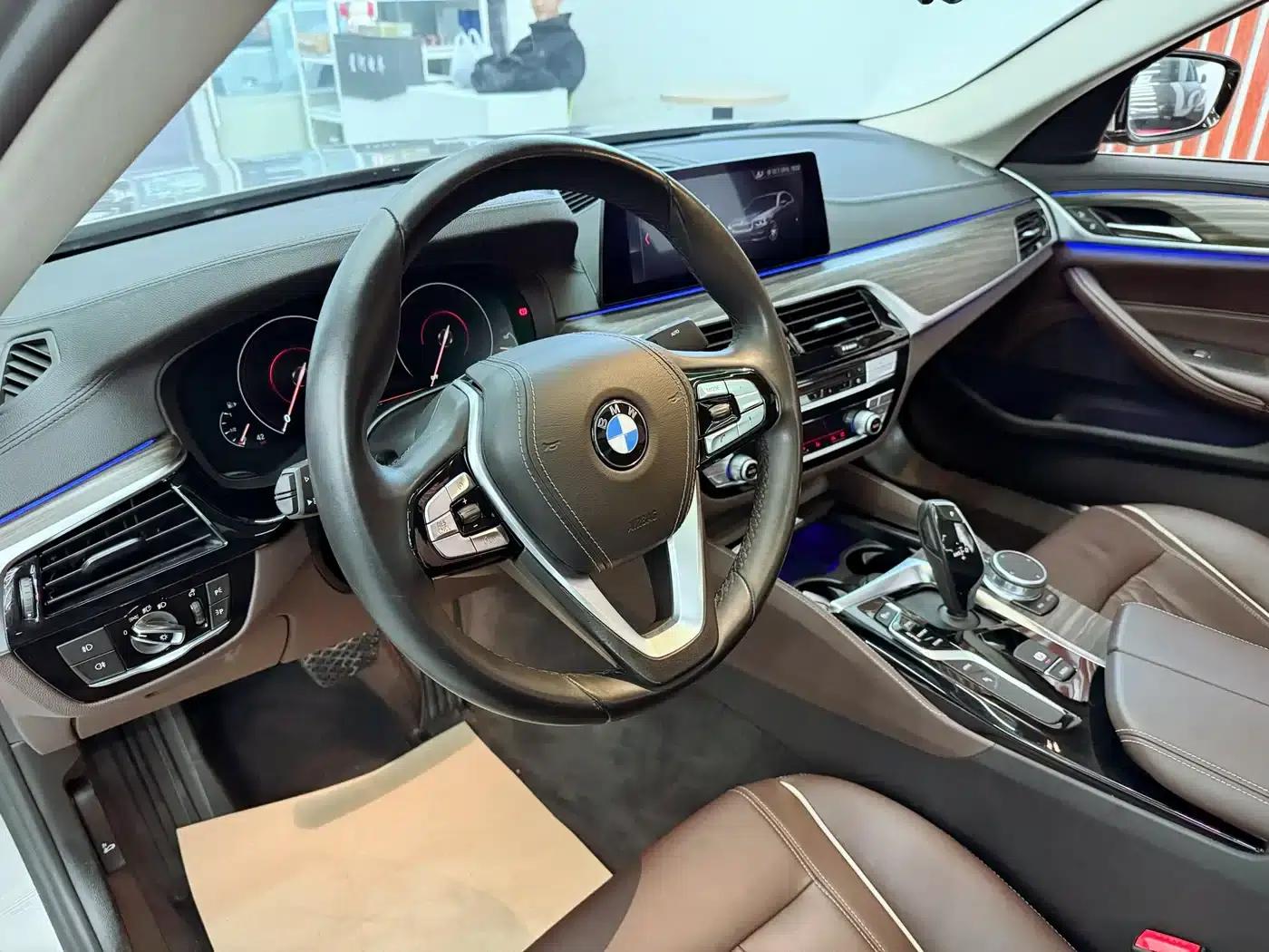 BMW 5 Series PHEV 2019 530Le Luxury Package — миниатюра 15
