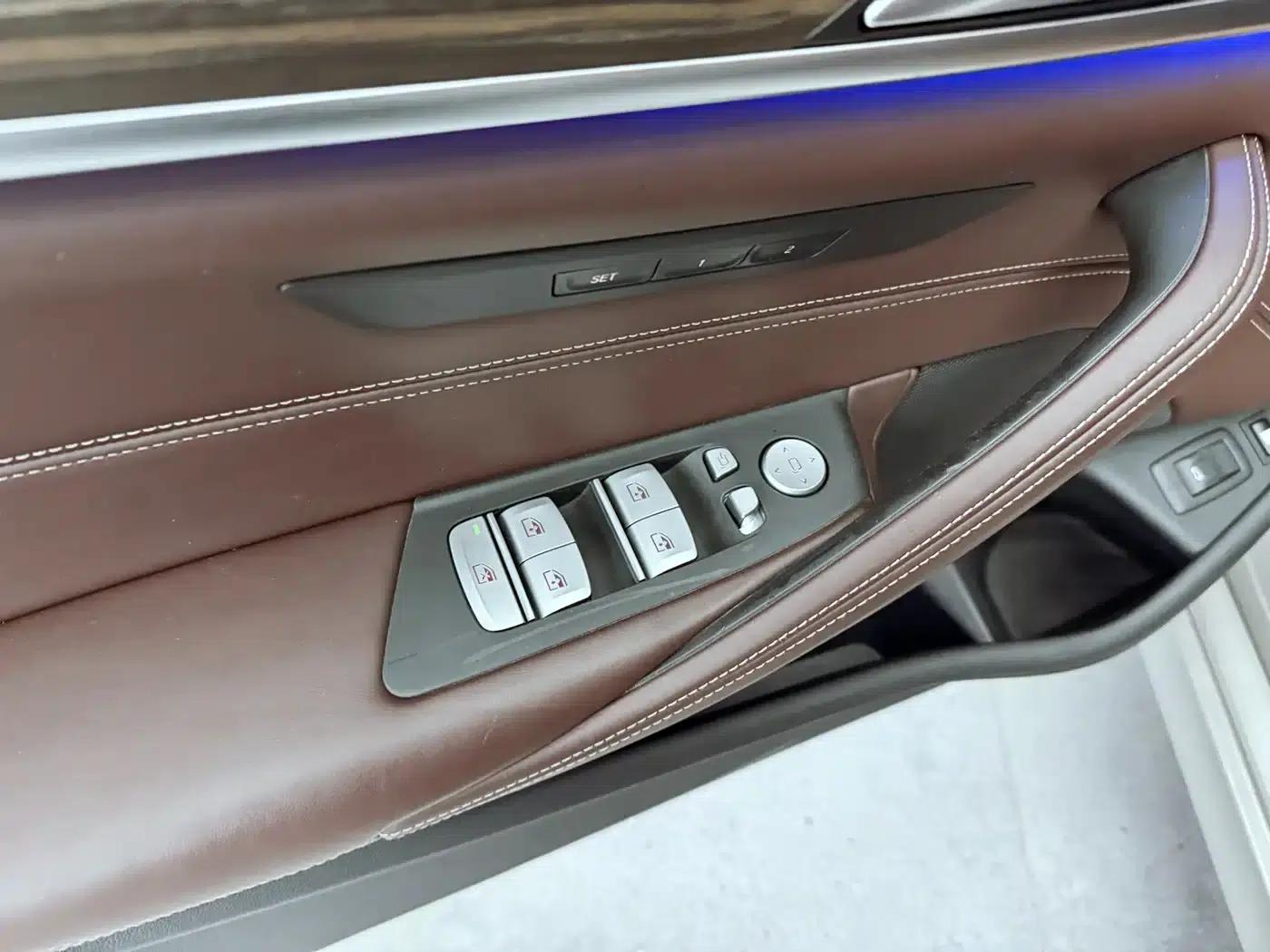 BMW 5 Series PHEV 2019 530Le Luxury Package — миниатюра 16