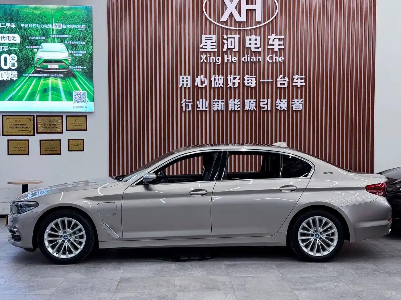 BMW 5 Series PHEV 2019 530Le Luxury Package — миниатюра 4