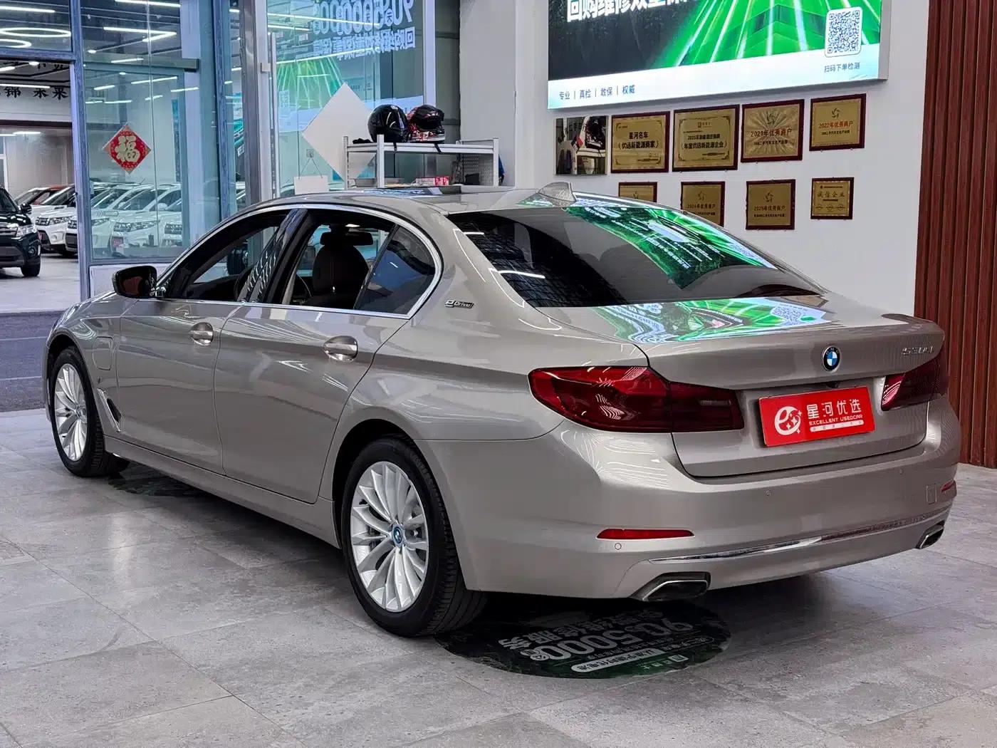 BMW 5 Series PHEV 2019 530Le Luxury Package — миниатюра 5