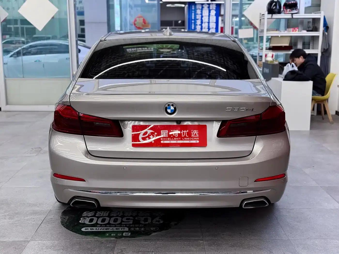 BMW 5 Series PHEV 2019 530Le Luxury Package — миниатюра 6