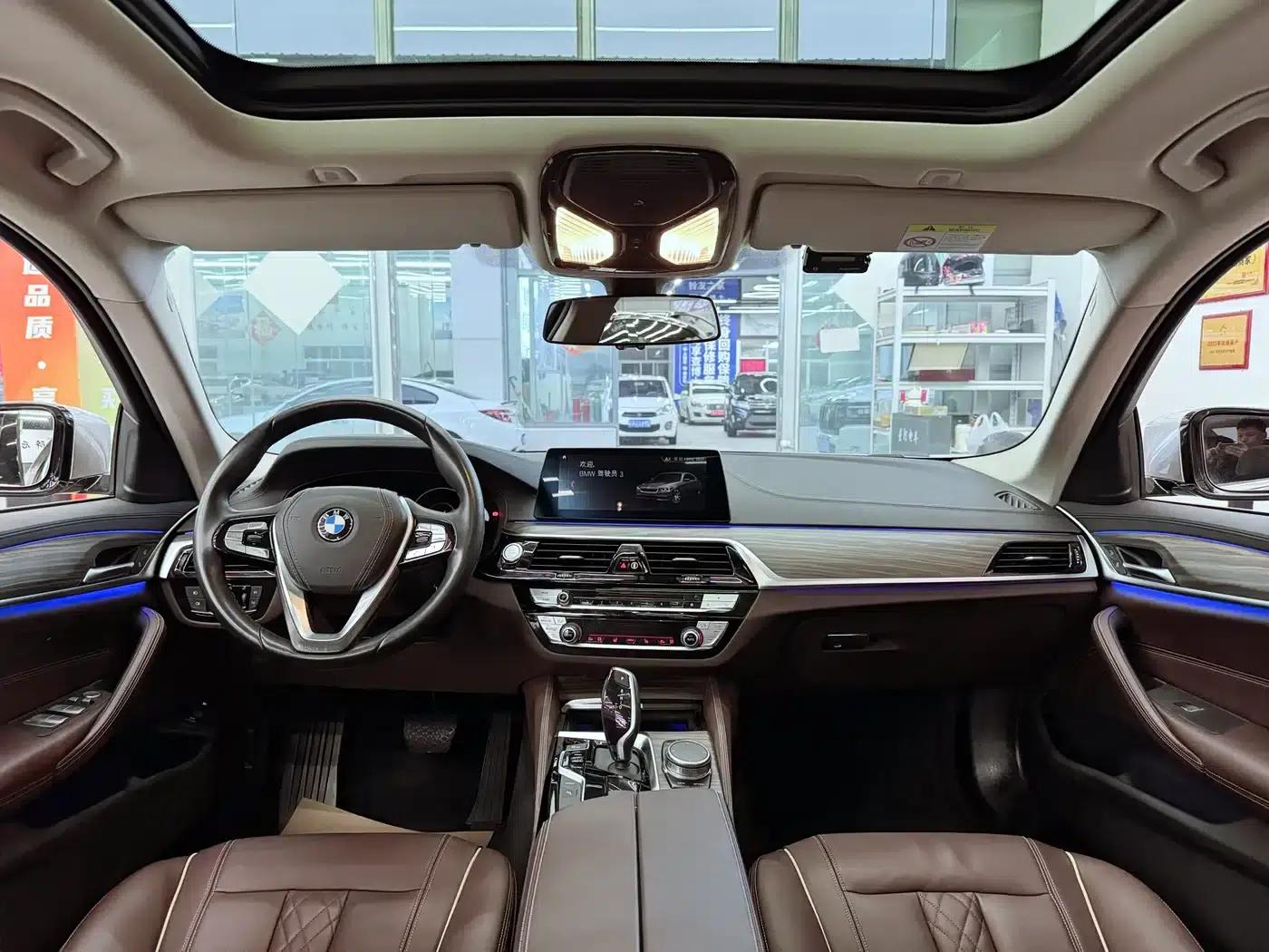 BMW 5 Series PHEV 2019 530Le Luxury Package — миниатюра 10