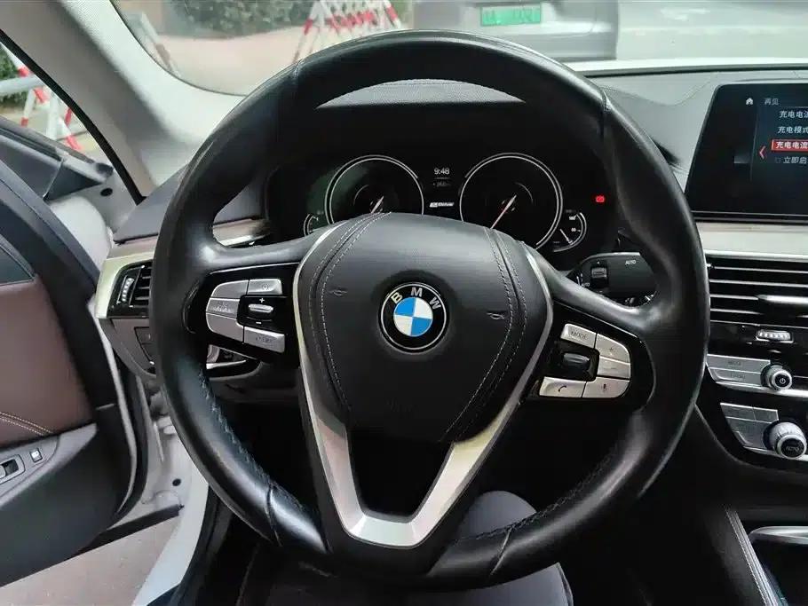 BMW 5 Series PHEV 2019 530Le Luxury Package — миниатюра 15