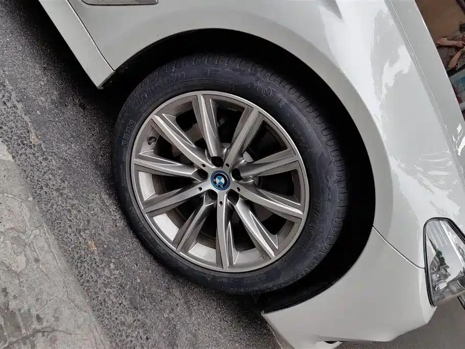 BMW 5 Series PHEV 2019 530Le Luxury Package — миниатюра 6