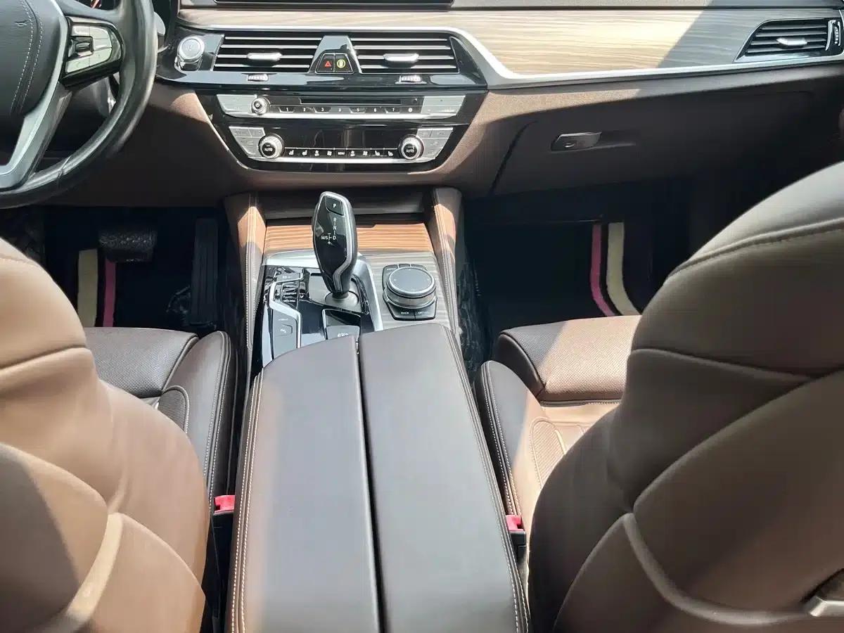 BMW 5 Series PHEV 2019 530Le Pioneer Edition — миниатюра 13